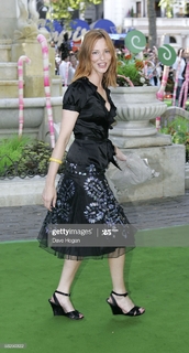 Sienna Guillory feet photo thumbnail