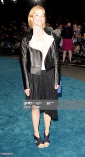 Sienna Guillory feet photo thumbnail