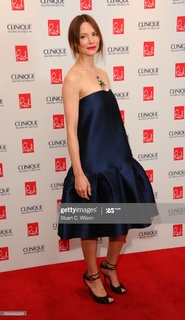 Sienna Guillory feet photo thumbnail