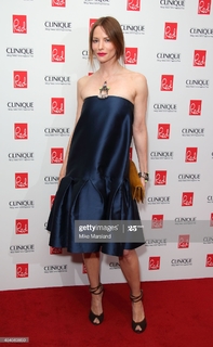 Sienna Guillory feet photo thumbnail