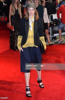 Sienna Guillory feet photo thumbnail