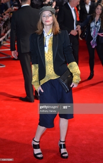 Sienna Guillory feet photo thumbnail