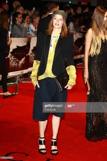 Sienna Guillory feet photo thumbnail