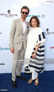 Sienna Guillory feet photo thumbnail