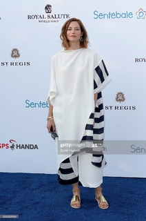 Sienna Guillory feet photo thumbnail
