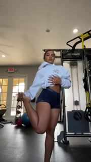 Sienna Mae Gomez feet photo 2