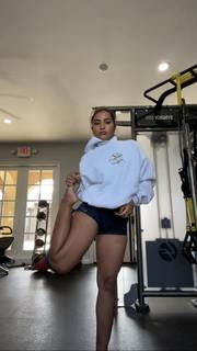 Sienna Mae Gomez feet photo 9