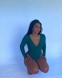 Sienna Mae Gomez feet photo 2
