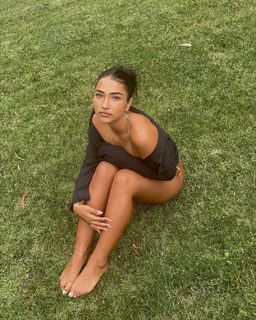 Sienna Mae Gomez feet photo 1