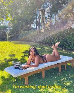 Sienna Mae Gomez feet photo 20
