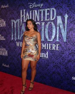 Sienna Mae Gomez feet photo 13