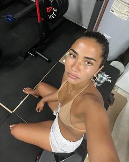 Sienna Mae Gomez feet photo 9