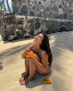 Sienna Mae Gomez feet photo 8