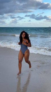 Sienna Mae Gomez feet photo 15