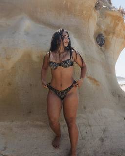Sienna Mae Gomez feet photo 14