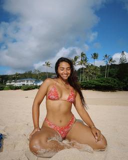Sienna Mae Gomez feet photo 9