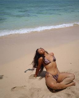 Sienna Mae Gomez feet photo 8