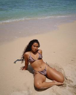 Sienna Mae Gomez feet photo 7