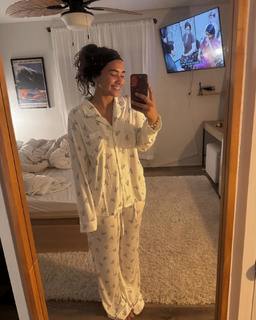 Sienna Mae Gomez feet photo 14