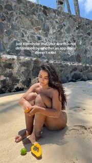 Sienna Mae Gomez feet photo 13