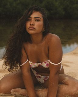 Sienna Mae Gomez feet photo 3