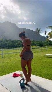 Sienna Mae Gomez feet photo 2