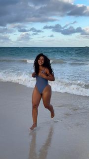 Sienna Mae Gomez feet photo 19