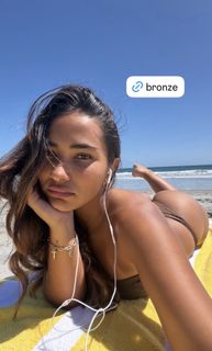 Sienna Mae Gomez feet photo 8
