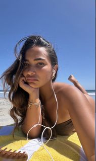 Sienna Mae Gomez feet photo 6