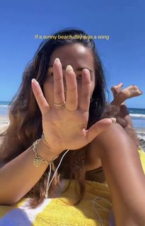 Sienna Mae Gomez feet photo 4