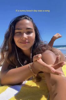 Sienna Mae Gomez feet photo 2