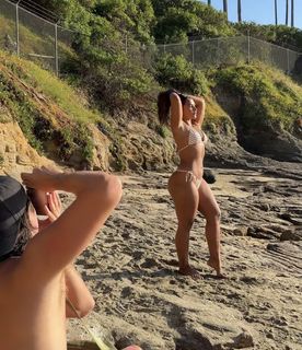 Sienna Mae Gomez feet photo 2