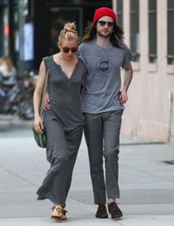 Sienna Miller feet photo thumbnail