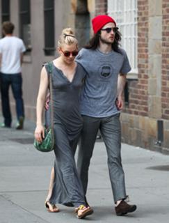 Sienna Miller feet photo thumbnail