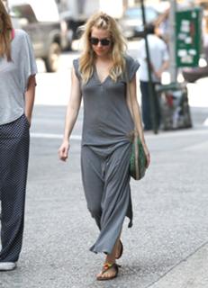 Sienna Miller feet photo thumbnail