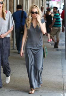 Sienna Miller feet photo thumbnail