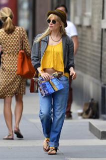 Sienna Miller feet photo thumbnail