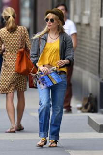 Sienna Miller feet photo thumbnail