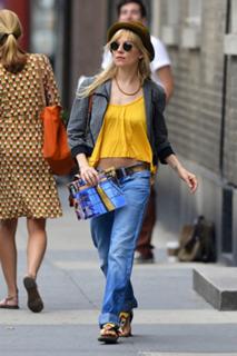 Sienna Miller feet photo thumbnail