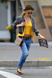 Sienna Miller feet photo thumbnail