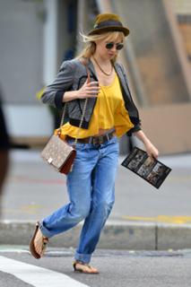 Sienna Miller feet photo thumbnail