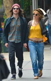 Sienna Miller feet photo thumbnail