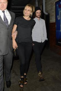 Sienna Miller feet photo thumbnail