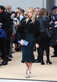 Sienna Miller feet photo thumbnail