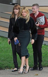 Sienna Miller feet photo thumbnail