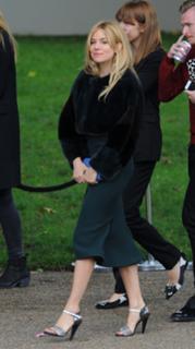 Sienna Miller feet photo thumbnail