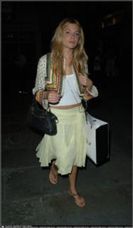 Sienna Miller feet photo thumbnail