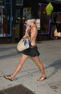 Sienna Miller feet photo thumbnail