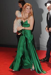 Sienna Miller feet photo thumbnail