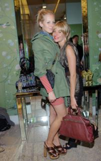 Sienna Miller feet photo thumbnail